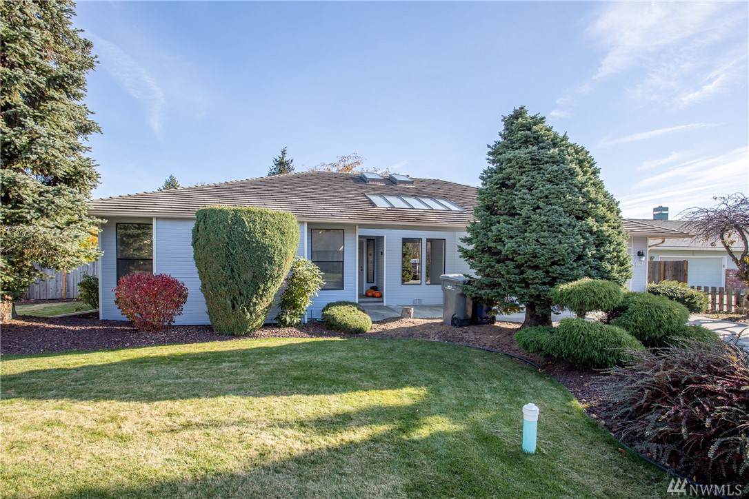 1467 Elmwood St - Photo 1