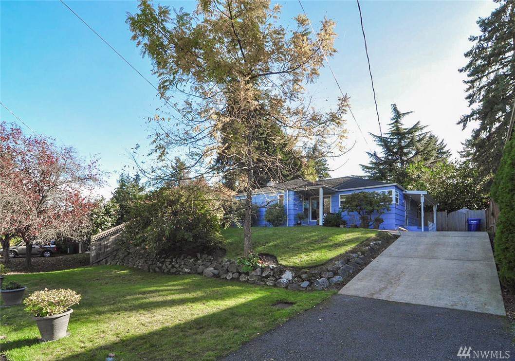 3837 93rd St - Photo 1