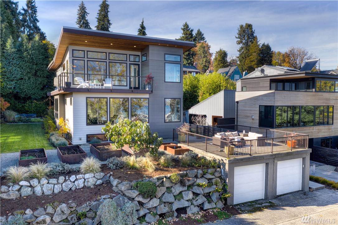1521 35th Ave - Photo 1