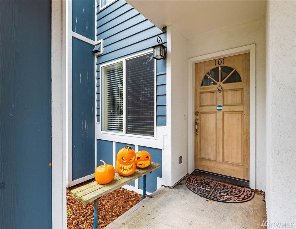 300 Oak Harbor St - Photo 1