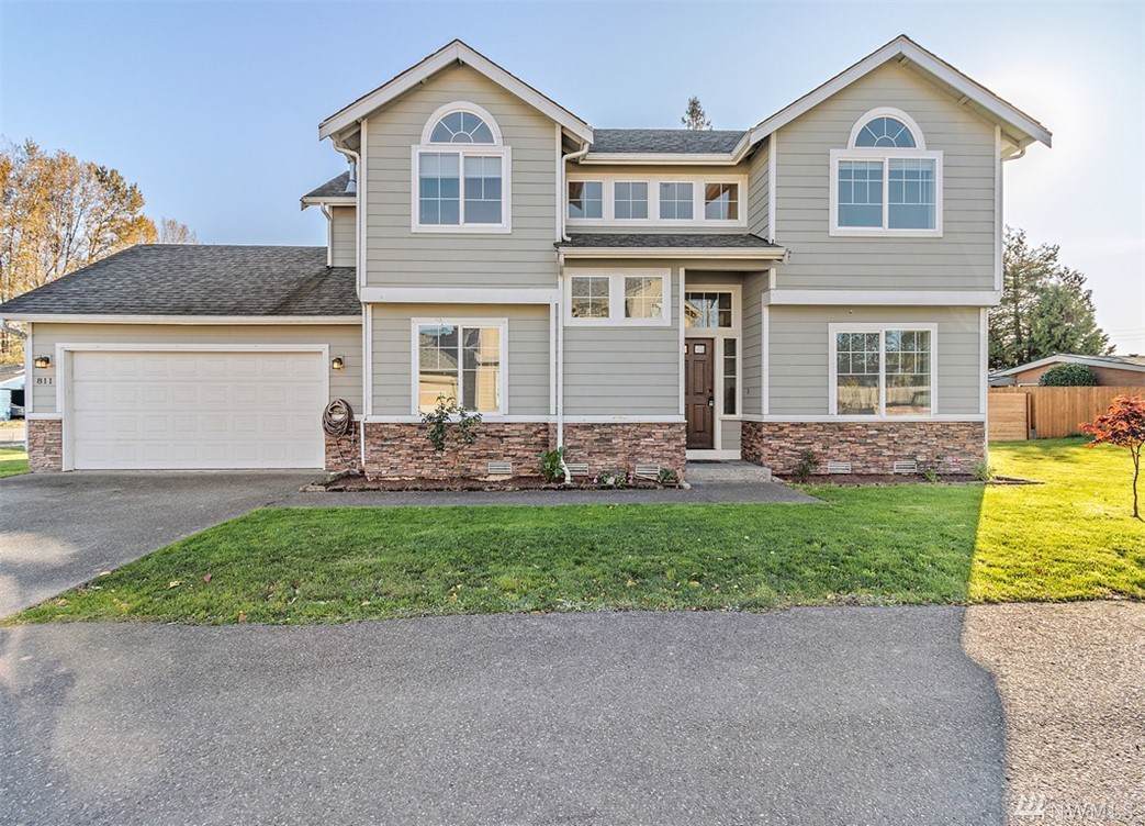 811 Woodford Ave - Photo 1