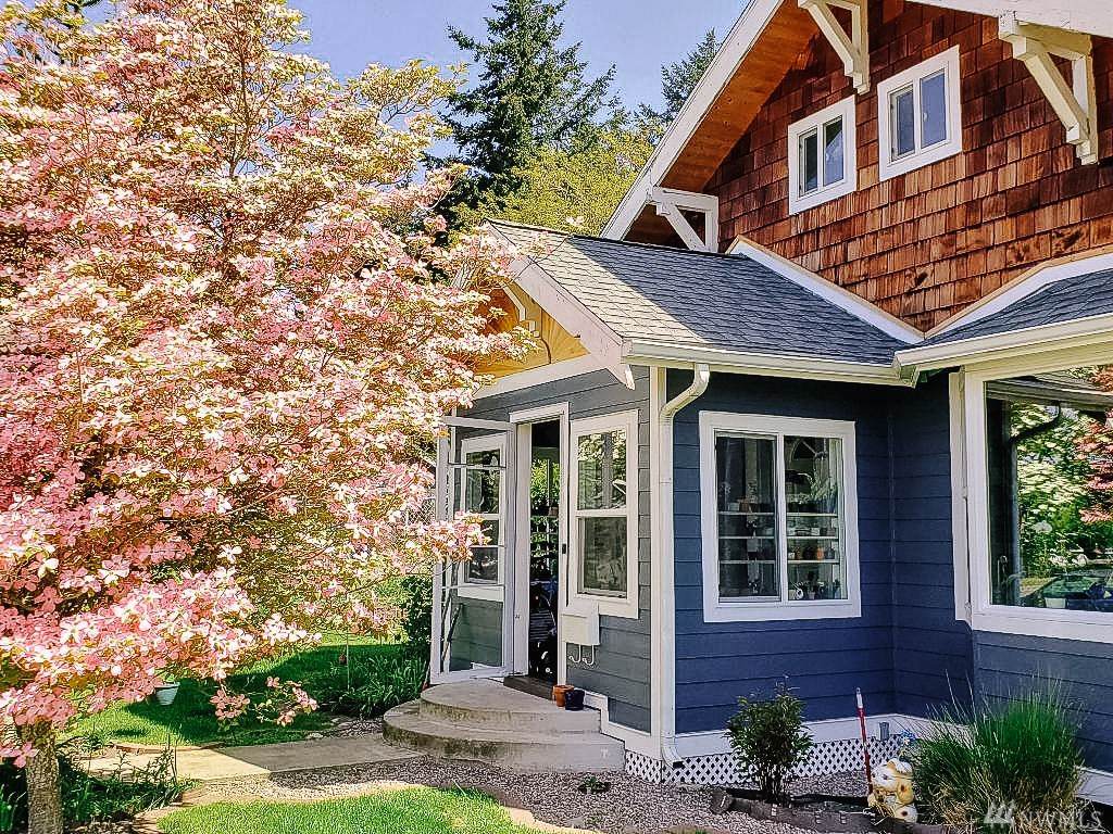 903 Puget Sound Ave - Photo 1