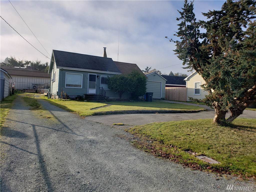 815 37th St - Photo 1