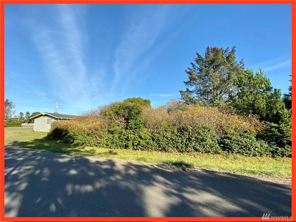 492 Ensign Ave - Photo 1