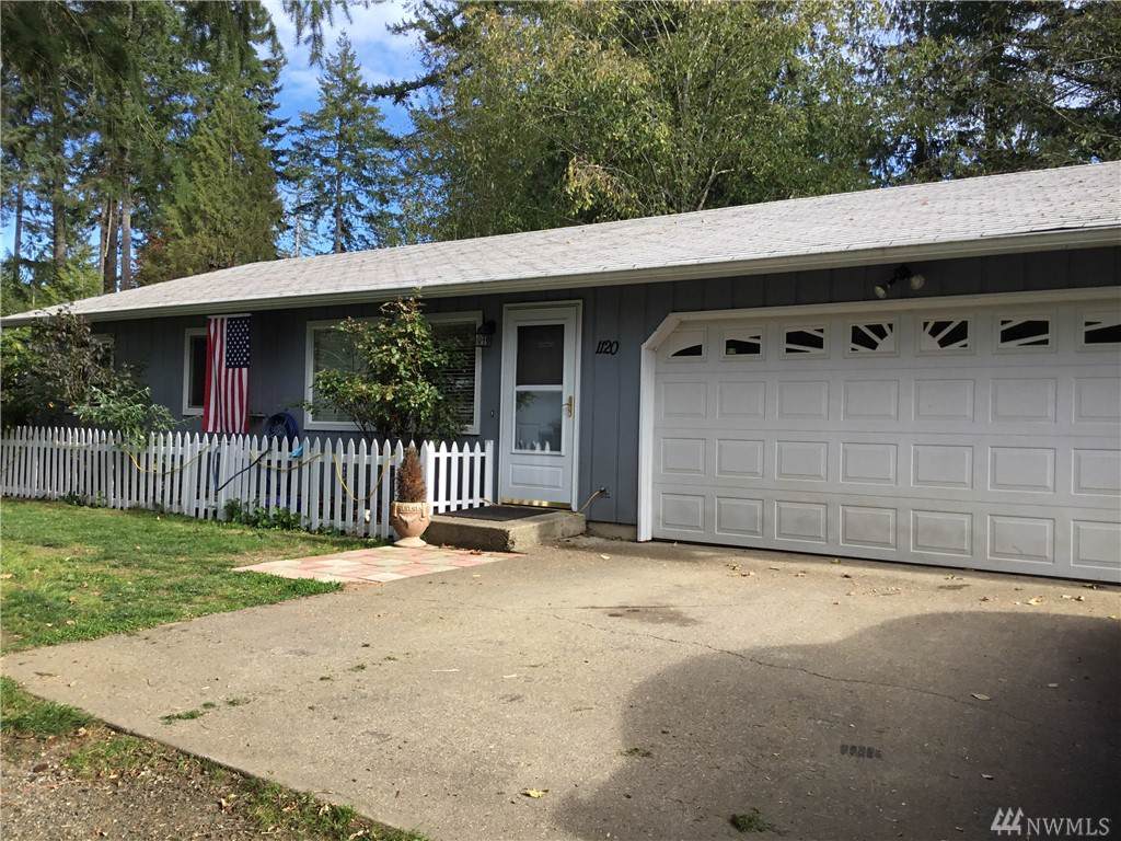 1120 Lakeshore Dr - Photo 1