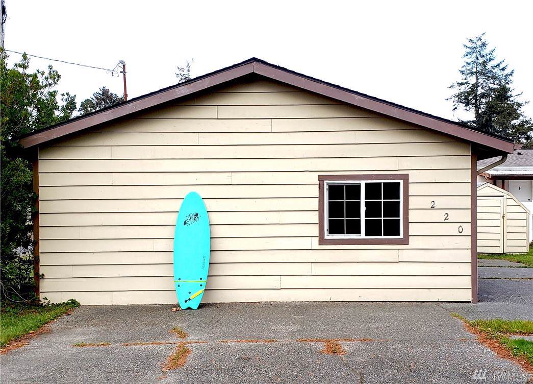 220 Washington Ave - Photo 1