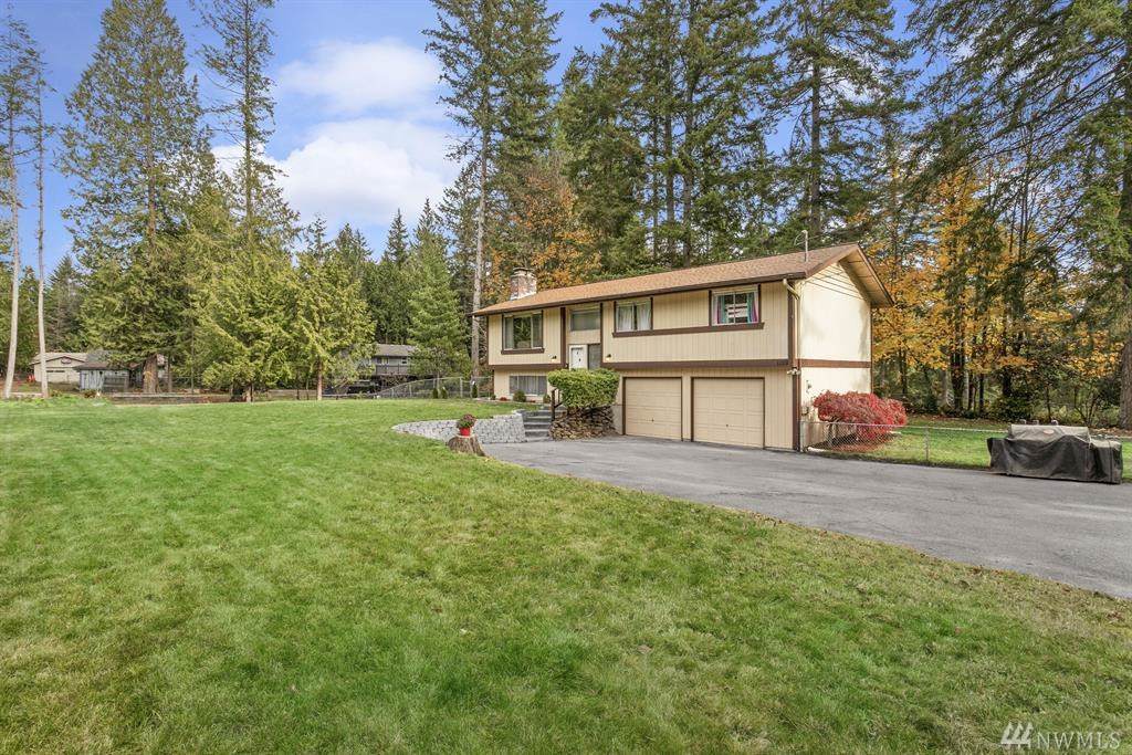 1129 California Ave - Photo 1