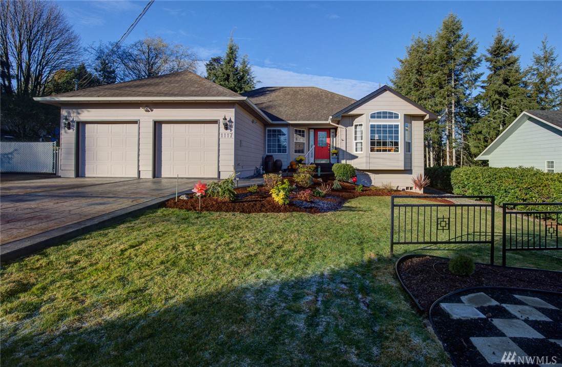 1117 Fairfield St - Photo 1