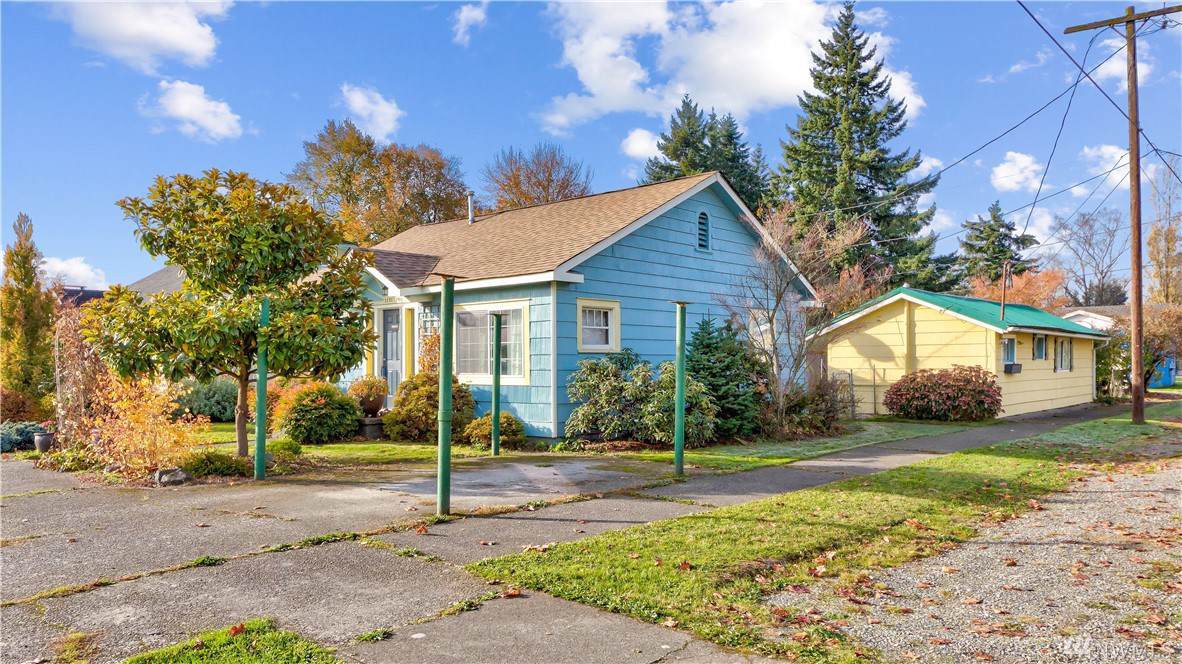 1131 J St - Photo 1