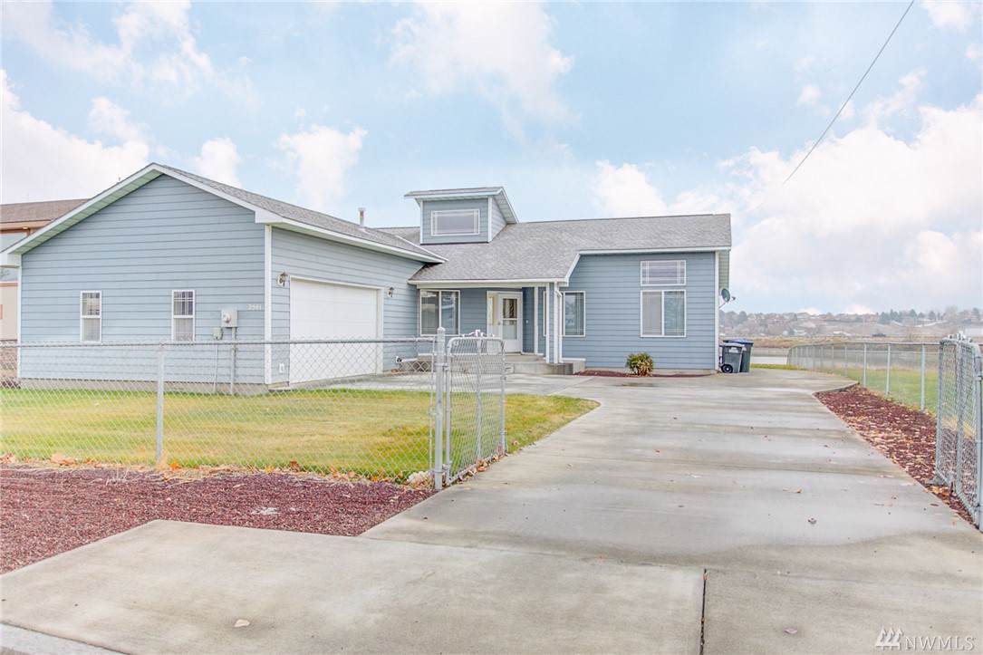 2501 Lakeside Dr - Photo 1