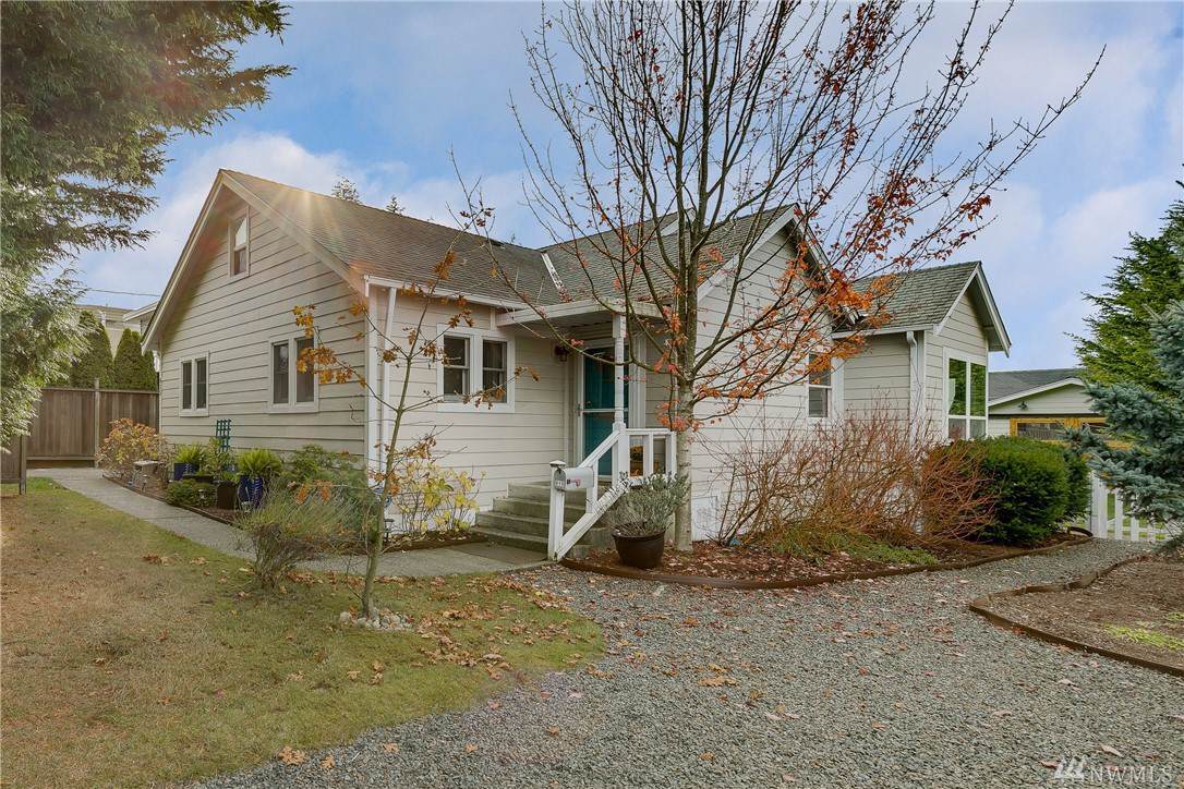 615 6th Ave - Photo 1