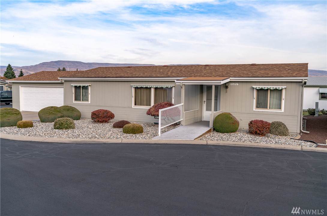 1715 Clark Dr - Photo 1