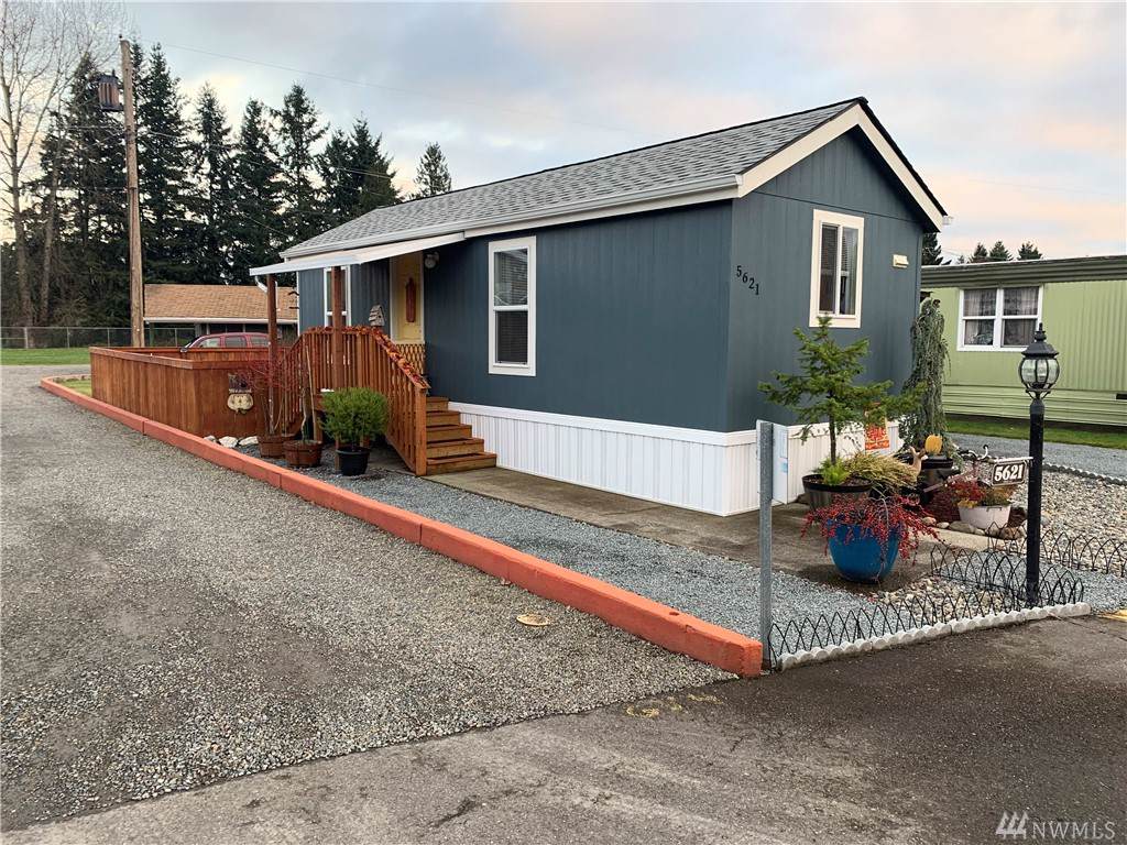 5621 113th Ave - Photo 1