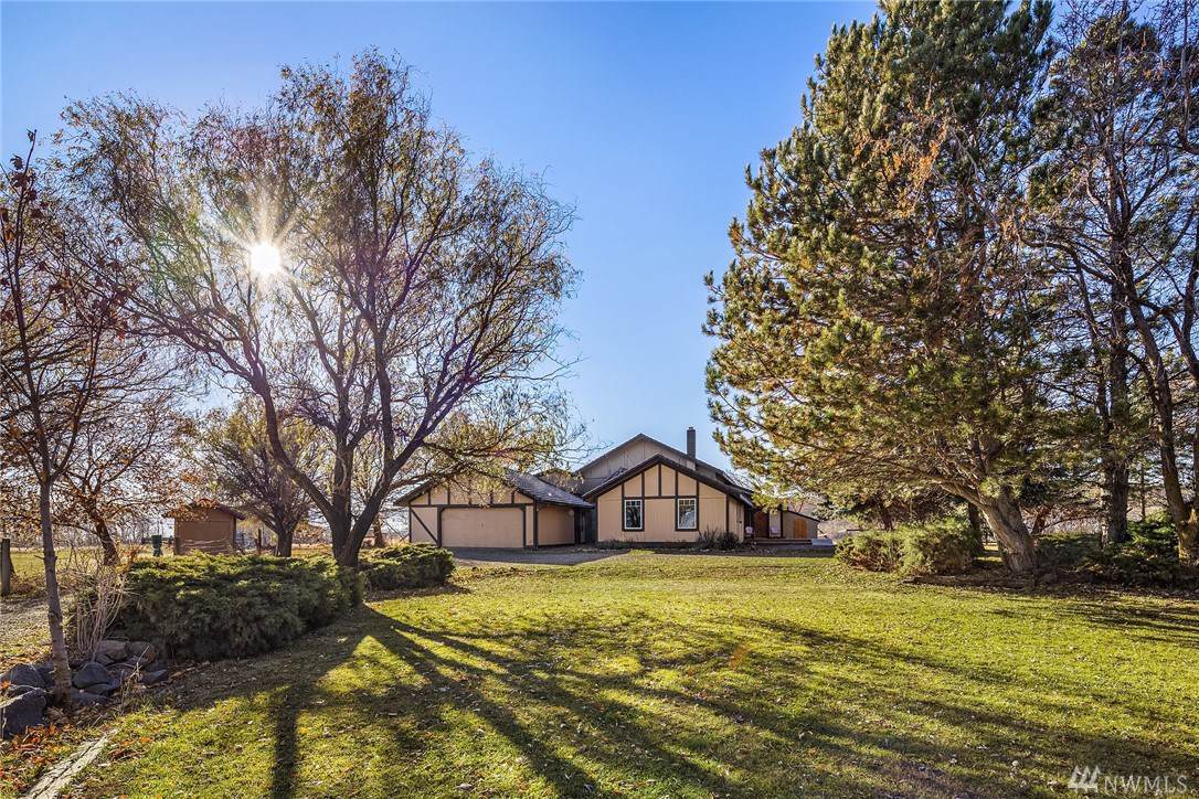 620 Clarke Rd - Photo 1