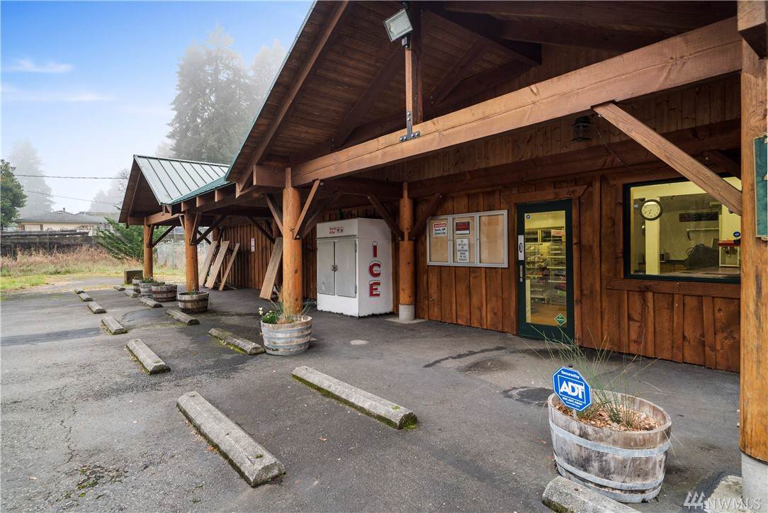 7421 Mazama St - Photo 1