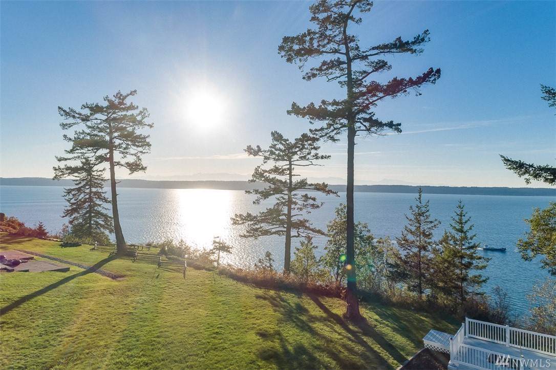 36 Edgewater Dr - Photo 1