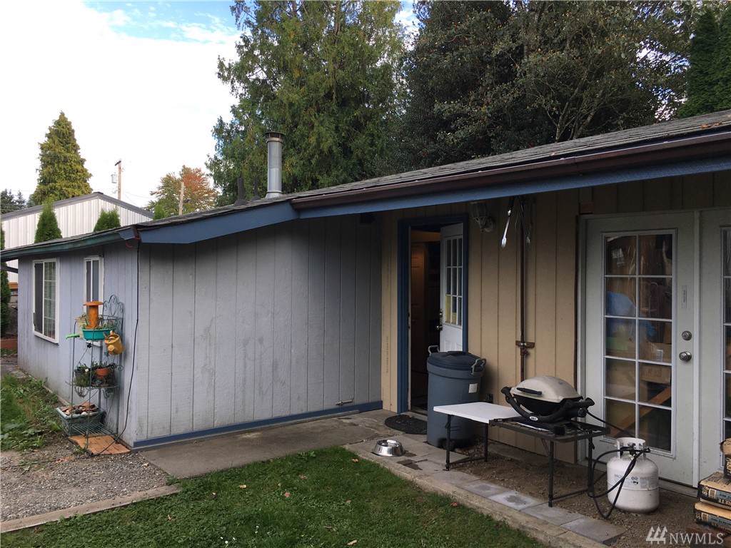 829 Warner St - Photo 1