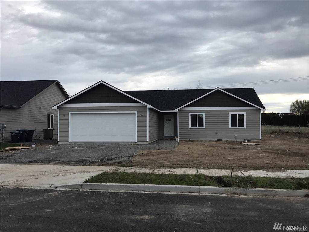 915 Balsam St - Photo 1