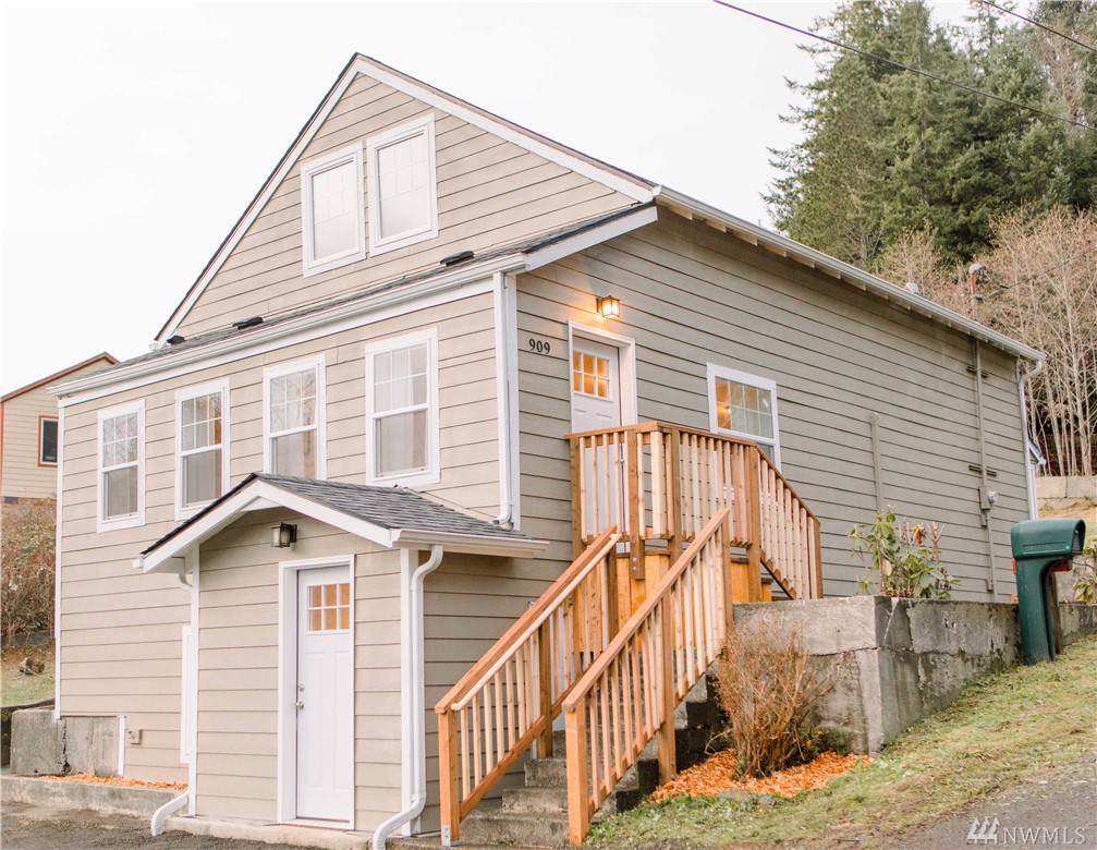 909 Rayonier Ave - Photo 1