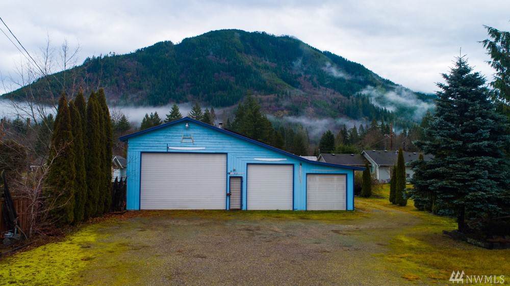 832 Mountain Lp - Photo 1
