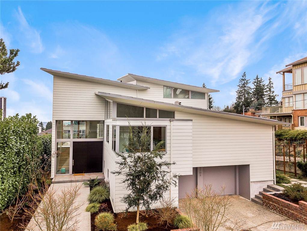 3705 Barrett St - Photo 1