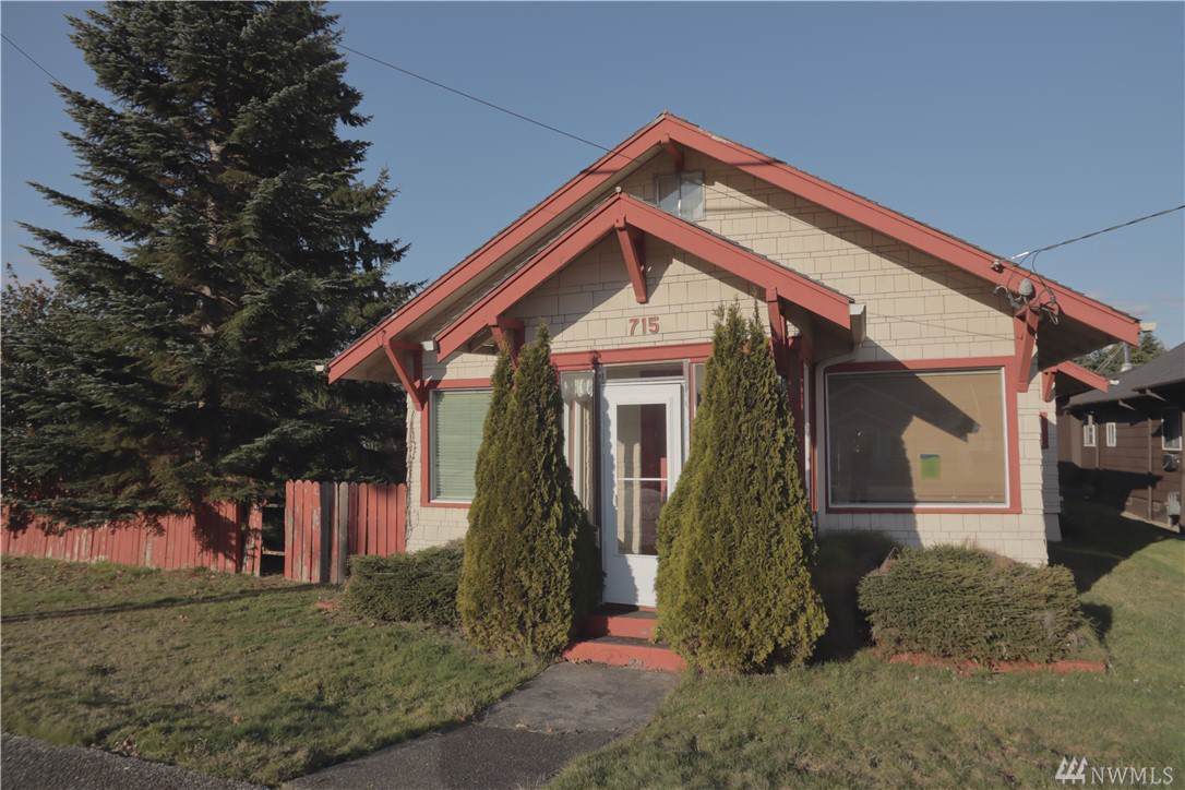 715 Perry Ave - Photo 1