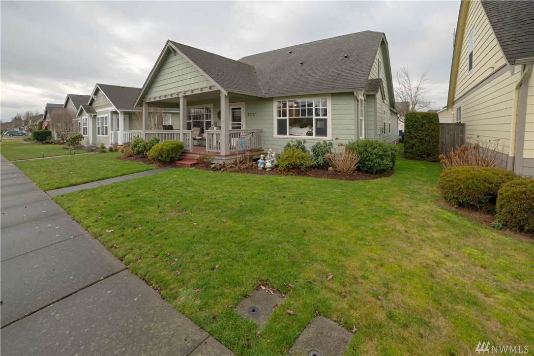 2251 Oak St - Photo 1