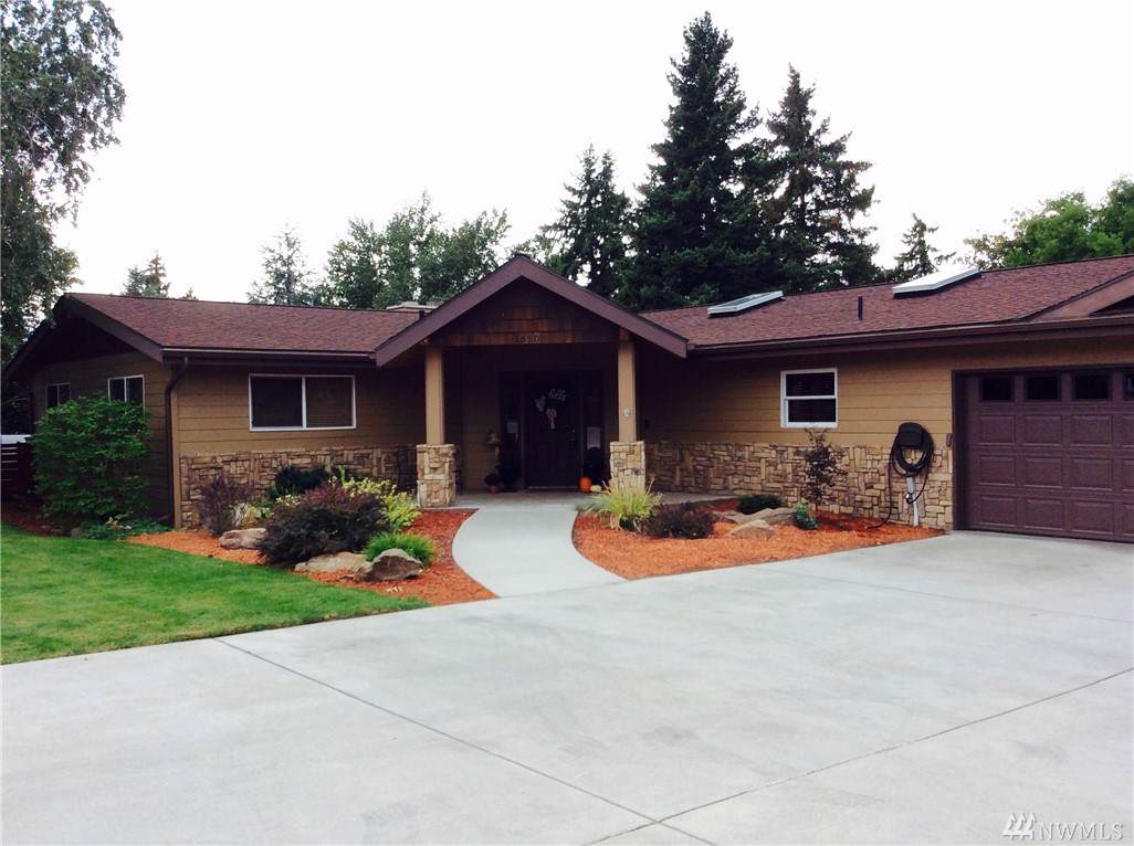 1620 Eastmont Ave - Photo 1