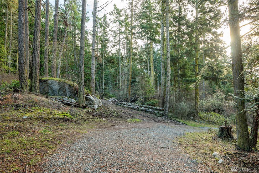 291 Tennis Ave - Photo 1