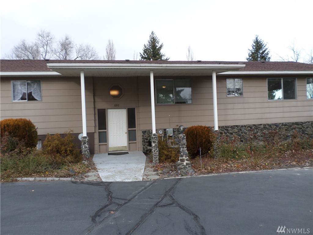 680 Canterbury - Photo 1