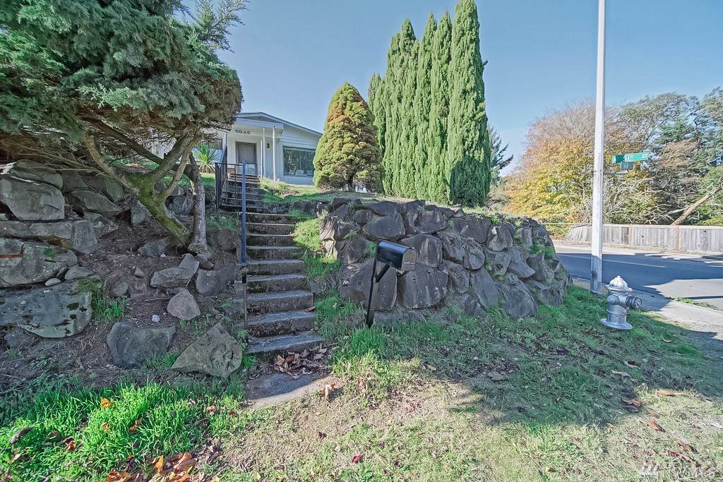 5046 Lexington St - Photo 1