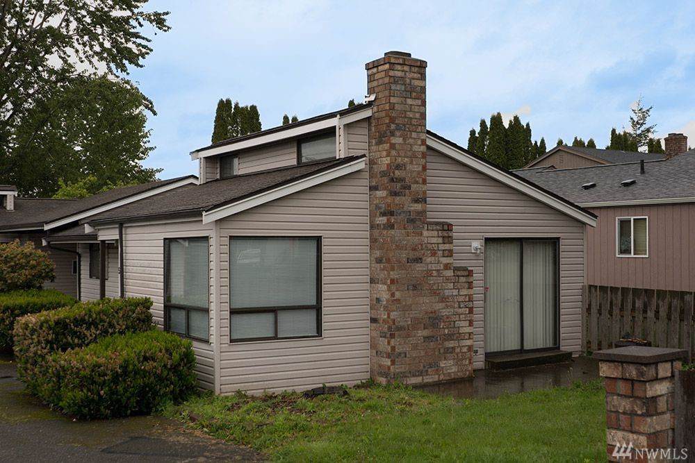 2411 Yew St - Photo 1