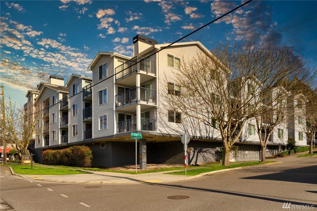 9200 Greenwood Ave - Photo 1