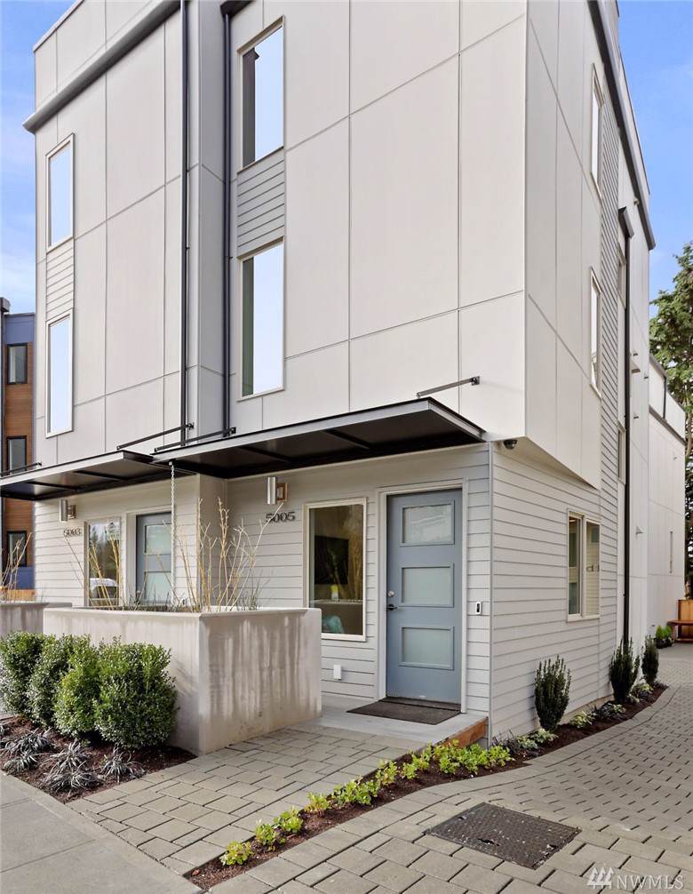 5005 44th Ave - Photo 1