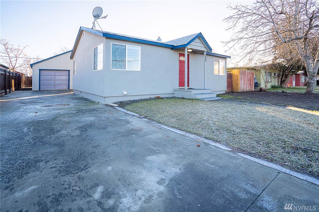 1025 Ivy Ave - Photo 1