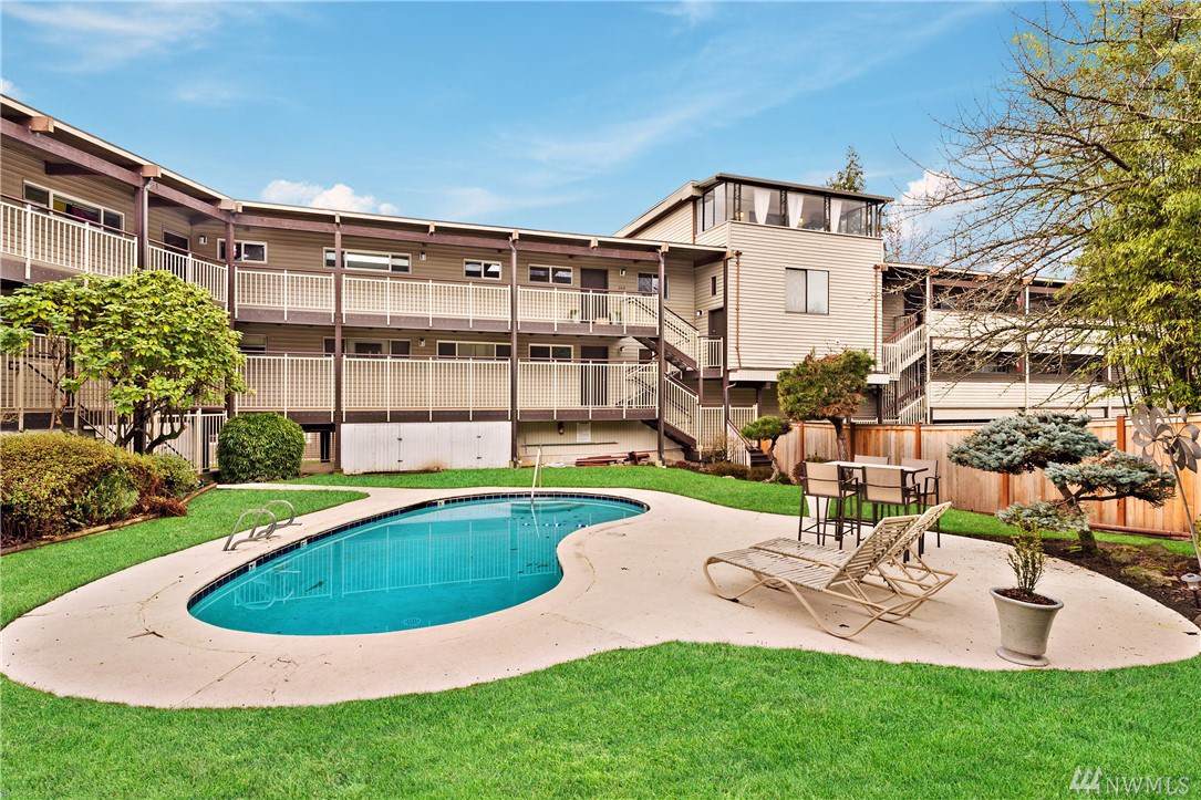 315 10th Ave - Photo 1