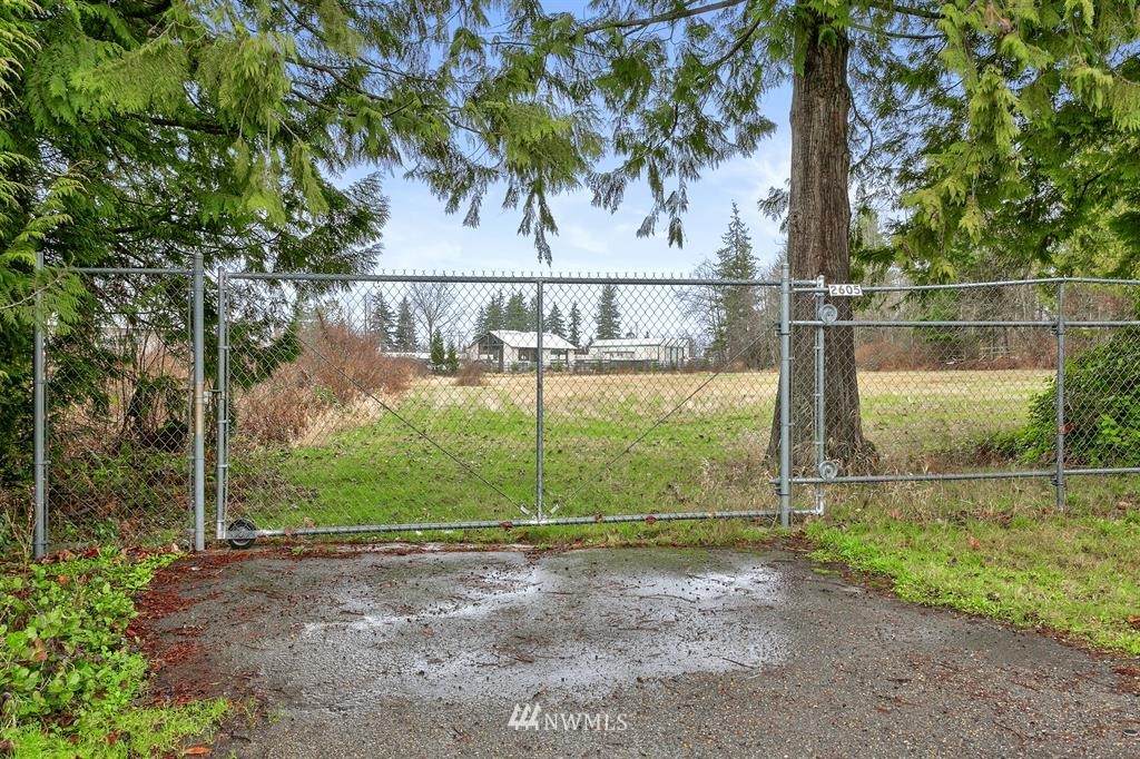 2605 Center Road - Photo 1