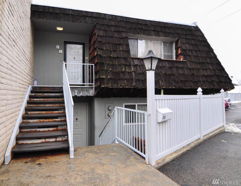 1818 Skyline Dr - Photo 1