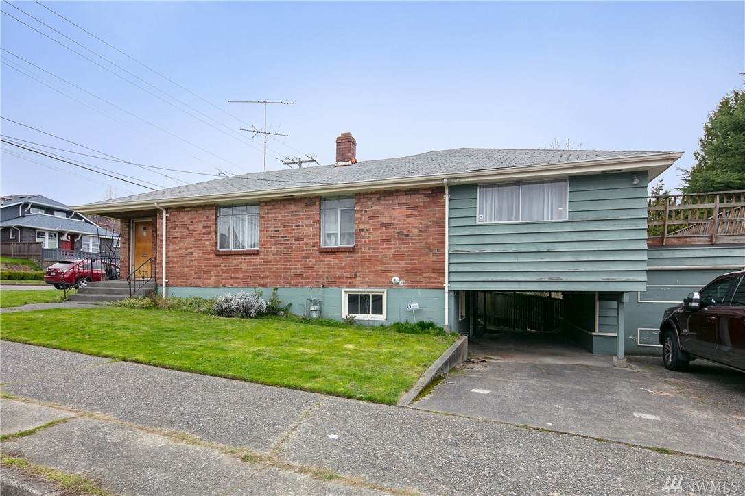 6502 38 Ave - Photo 1