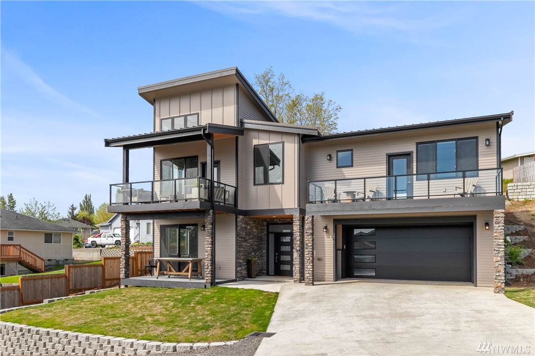 2075 Bakerscape Ct - Photo 1