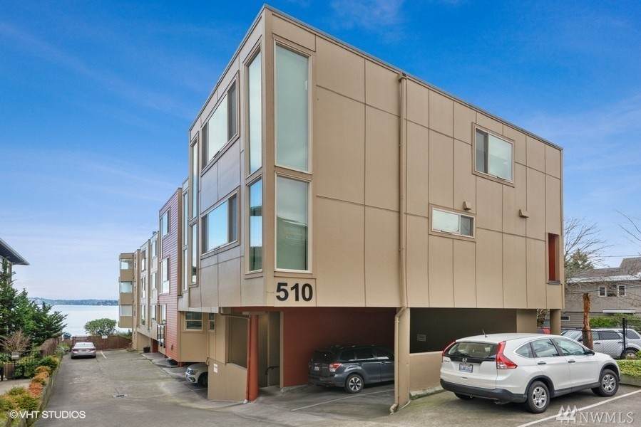 510 Lakeside Ave - Photo 1