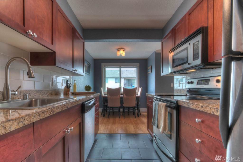 939 101st St - Photo 1
