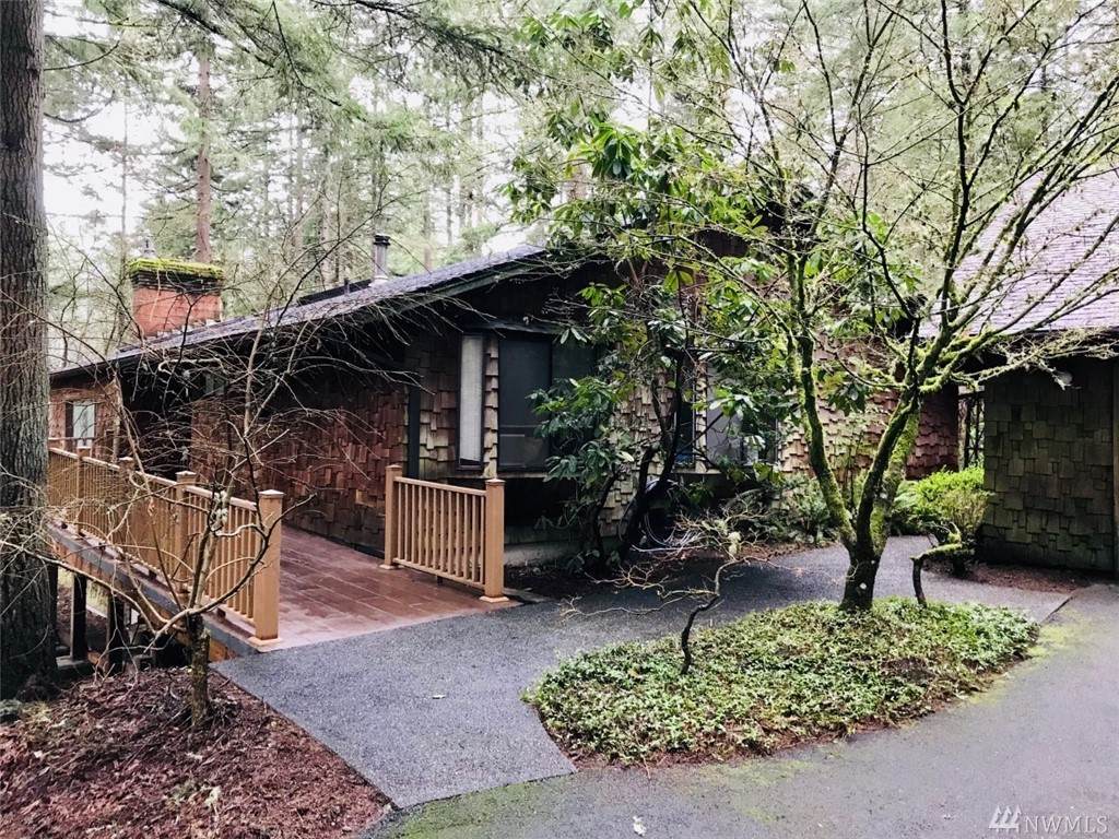 894 Kamus Way W - Photo 1