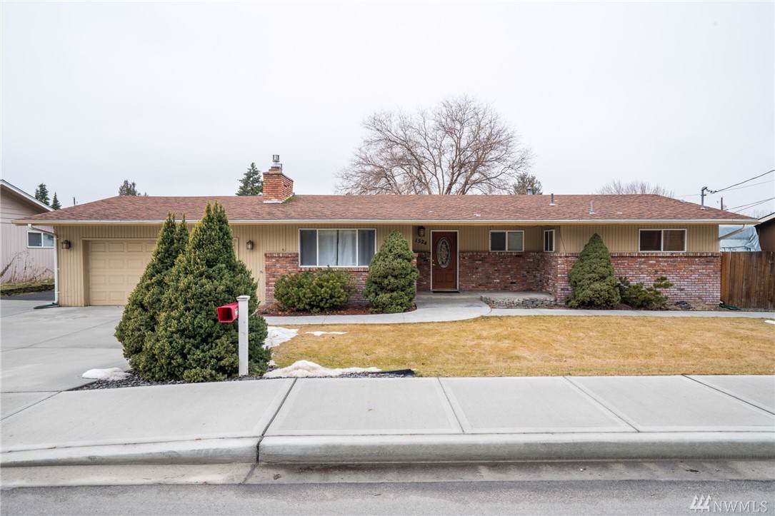 1524 Baker Ave - Photo 1
