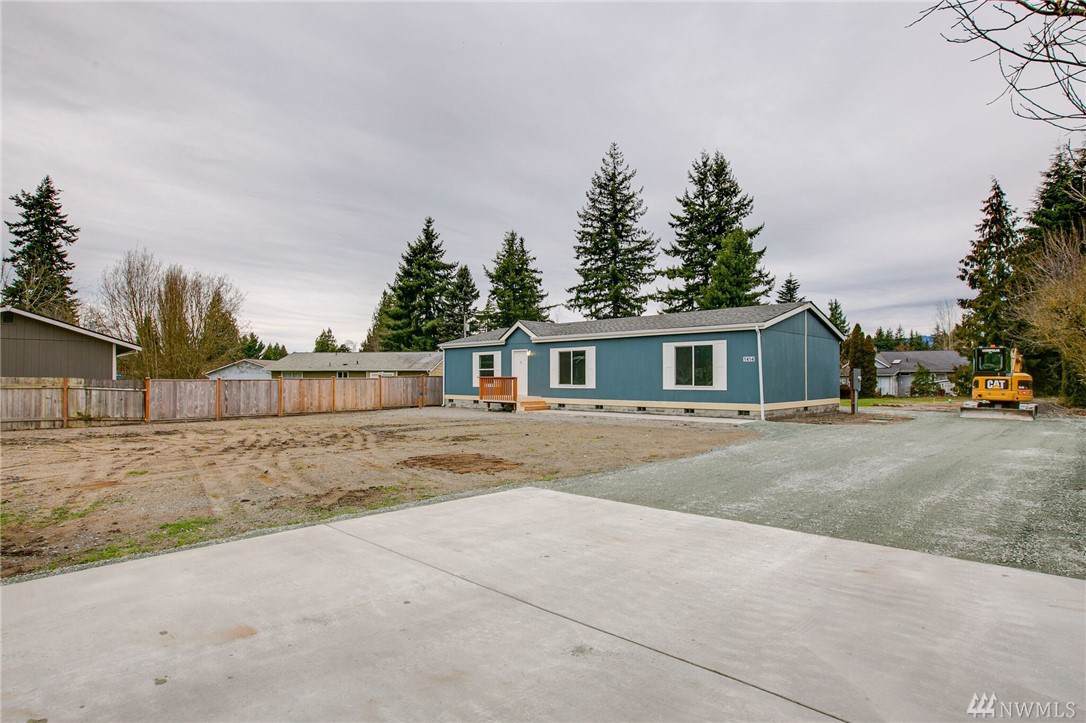 1414 Railroad Ave - Photo 1