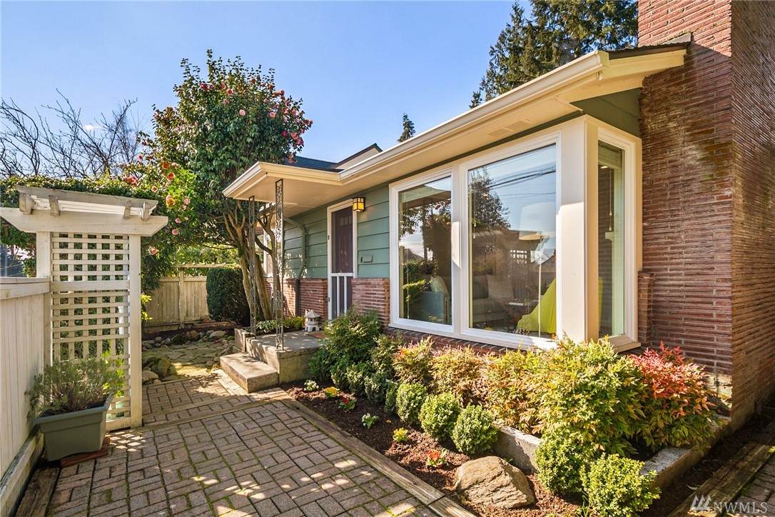6207 35th Ave - Photo 1
