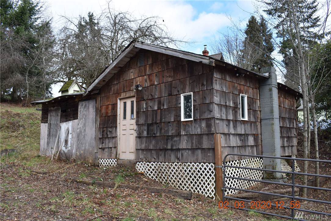 1915-SE Spring Rd - Photo 1