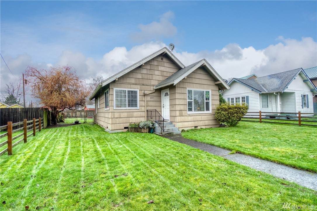 637 15th Ave - Photo 1