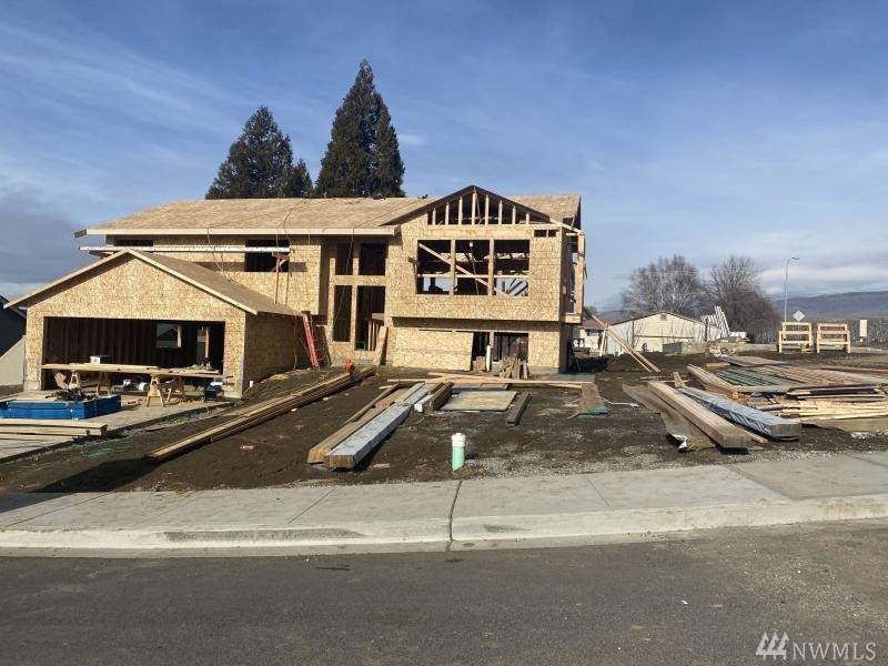 632 Newton - Photo 1