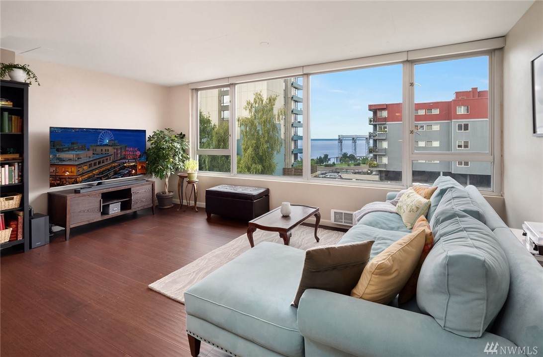 415 Mercer St - Photo 1